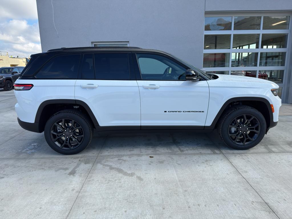 new 2025 Jeep Grand Cherokee car, priced at $48,890