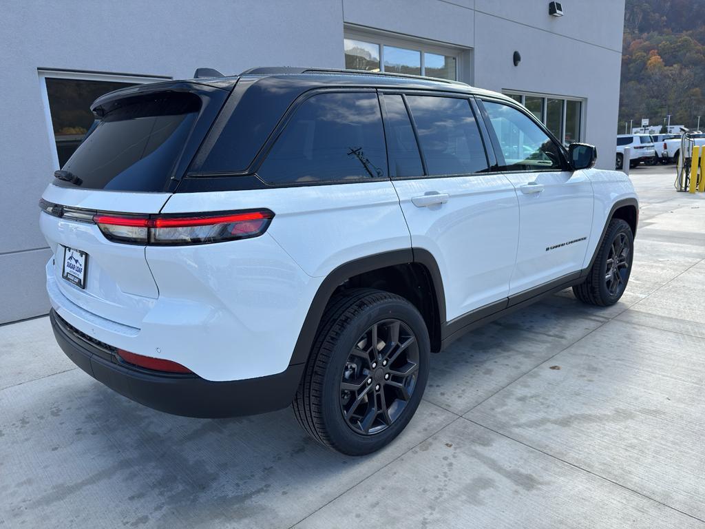 new 2025 Jeep Grand Cherokee car, priced at $48,890
