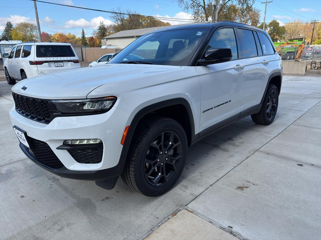 new 2025 Jeep Grand Cherokee car, priced at $48,890