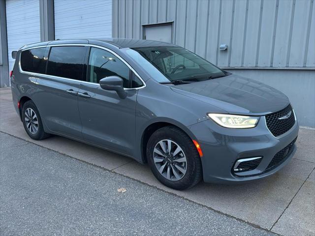 used 2022 Chrysler Pacifica Hybrid car, priced at $29,450