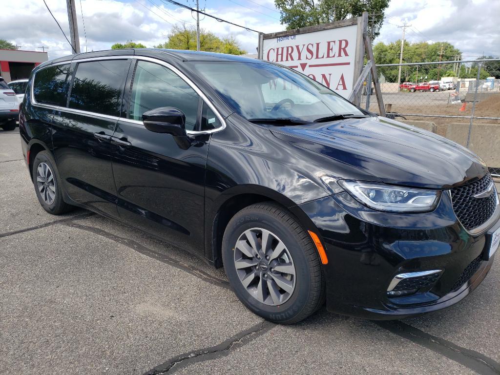 used 2024 Chrysler Pacifica Hybrid car, priced at $24,850