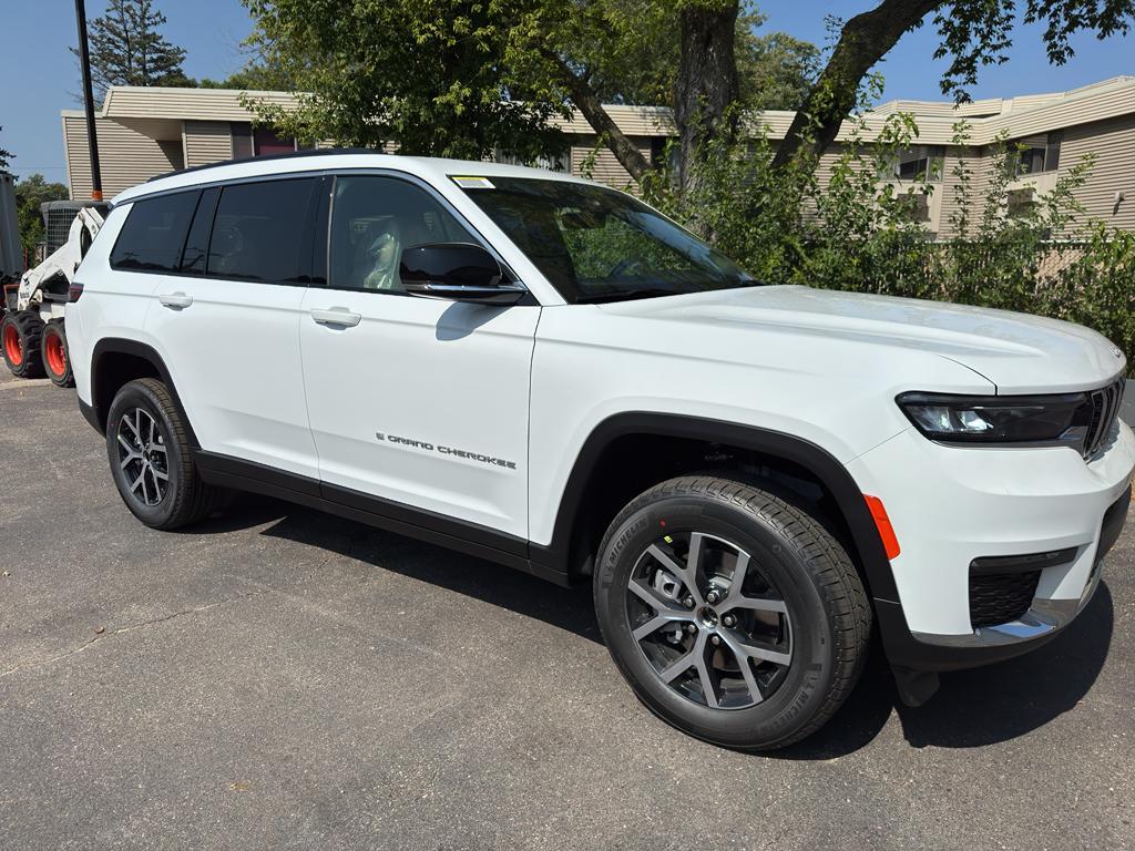 new 2025 Jeep Grand Cherokee L car, priced at $48,000