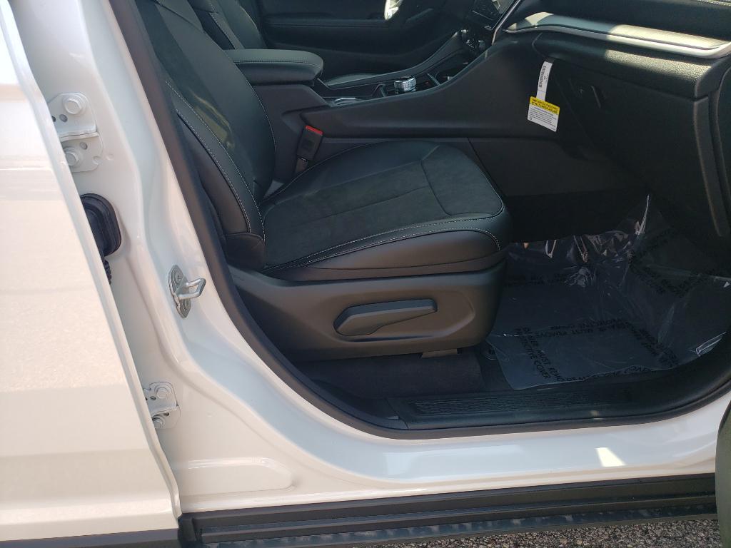 new 2025 Jeep Grand Cherokee car, priced at $42,330