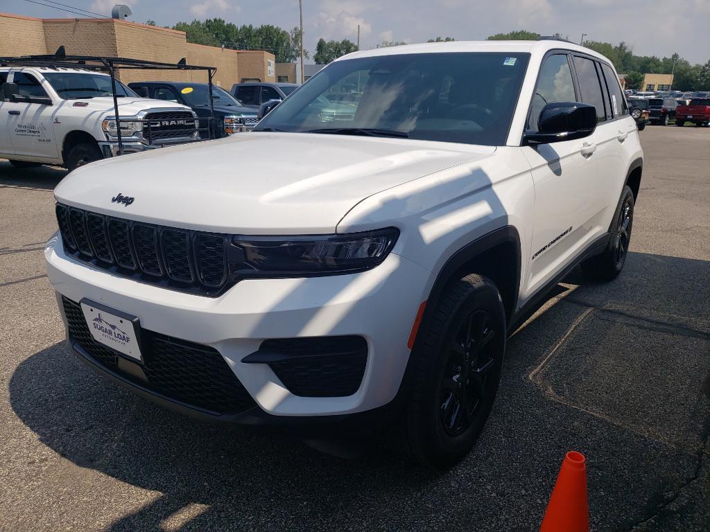 new 2025 Jeep Grand Cherokee car, priced at $42,330