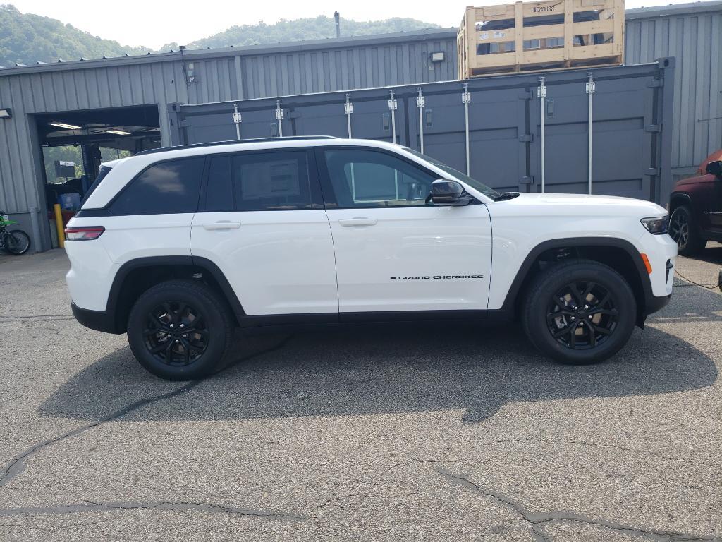 new 2025 Jeep Grand Cherokee car, priced at $42,330