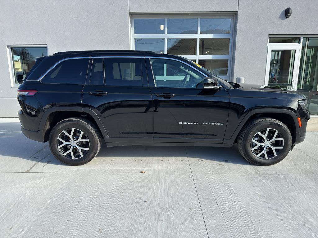 used 2024 Jeep Grand Cherokee car, priced at $34,950