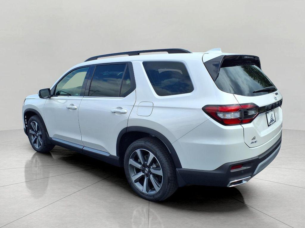 new 2025 Honda Pilot car, priced at $50,983