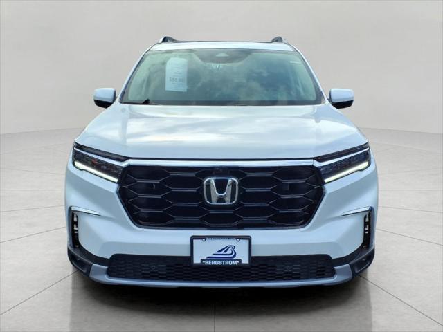 new 2025 Honda Pilot car, priced at $50,981