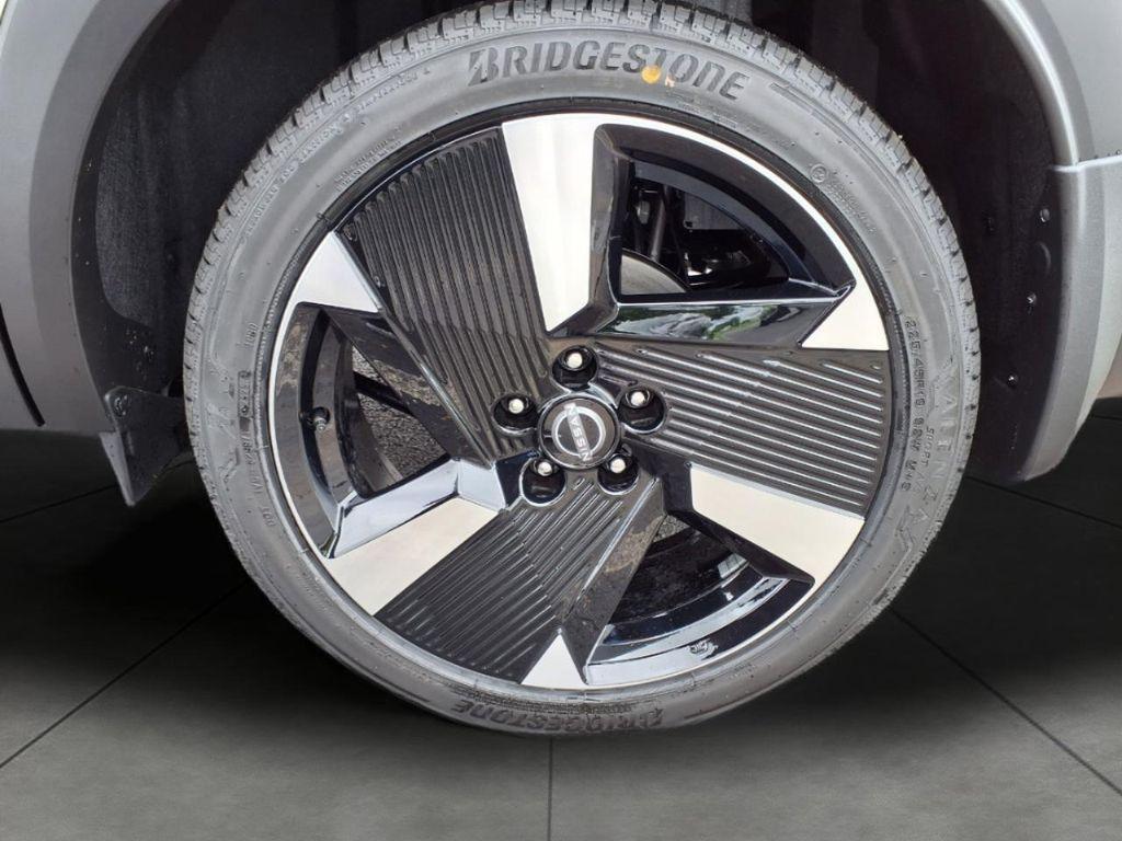 new 2025 Nissan Kicks car, priced at $29,525
