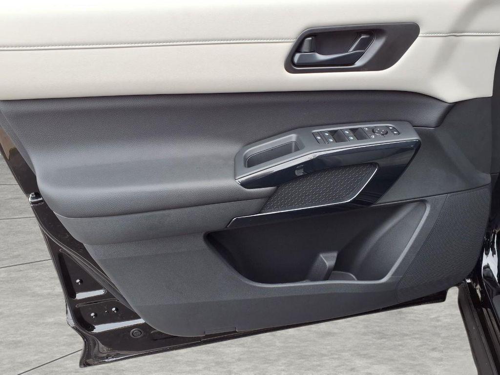 new 2025 Nissan Pathfinder car, priced at $40,174