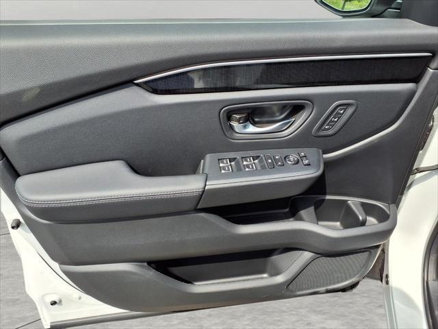 new 2025 Honda Pilot car, priced at $50,981