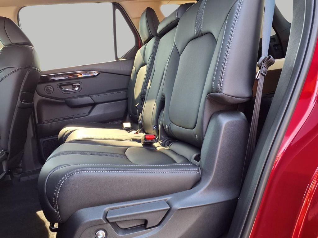 new 2025 Honda Pilot car, priced at $45,342