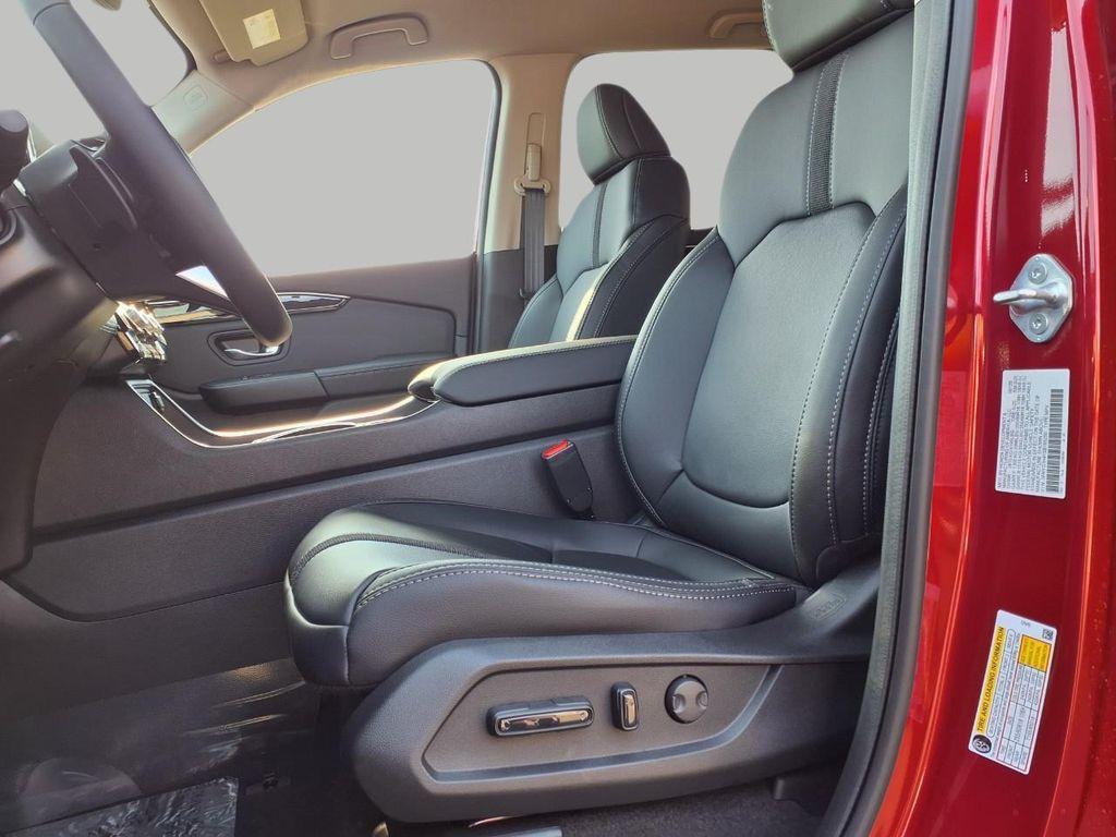 new 2025 Honda Pilot car, priced at $45,342
