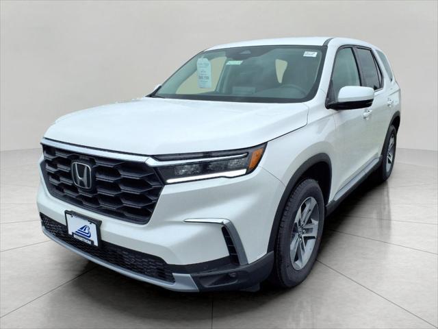 new 2025 Honda Pilot car, priced at $44,413