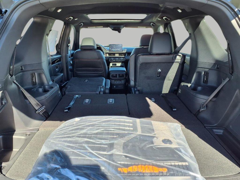 new 2025 Honda Pilot car, priced at $47,832