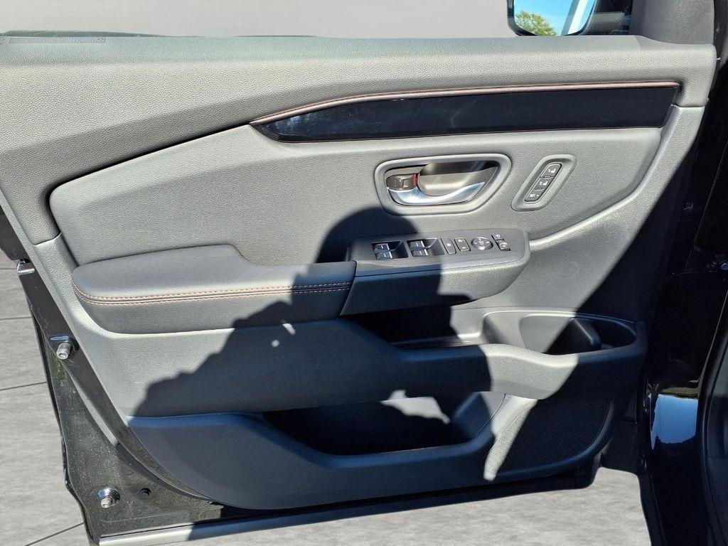 new 2025 Honda Pilot car, priced at $47,832