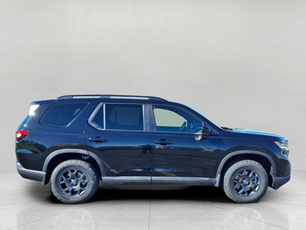 new 2025 Honda Pilot car, priced at $47,832