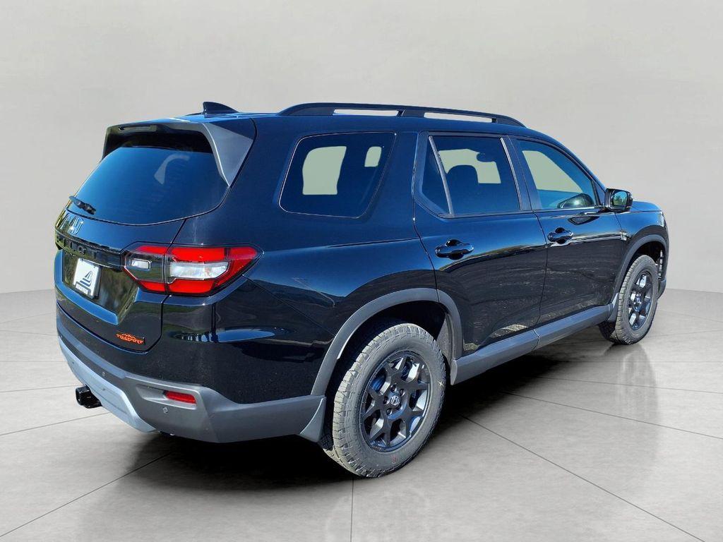 new 2025 Honda Pilot car, priced at $47,832