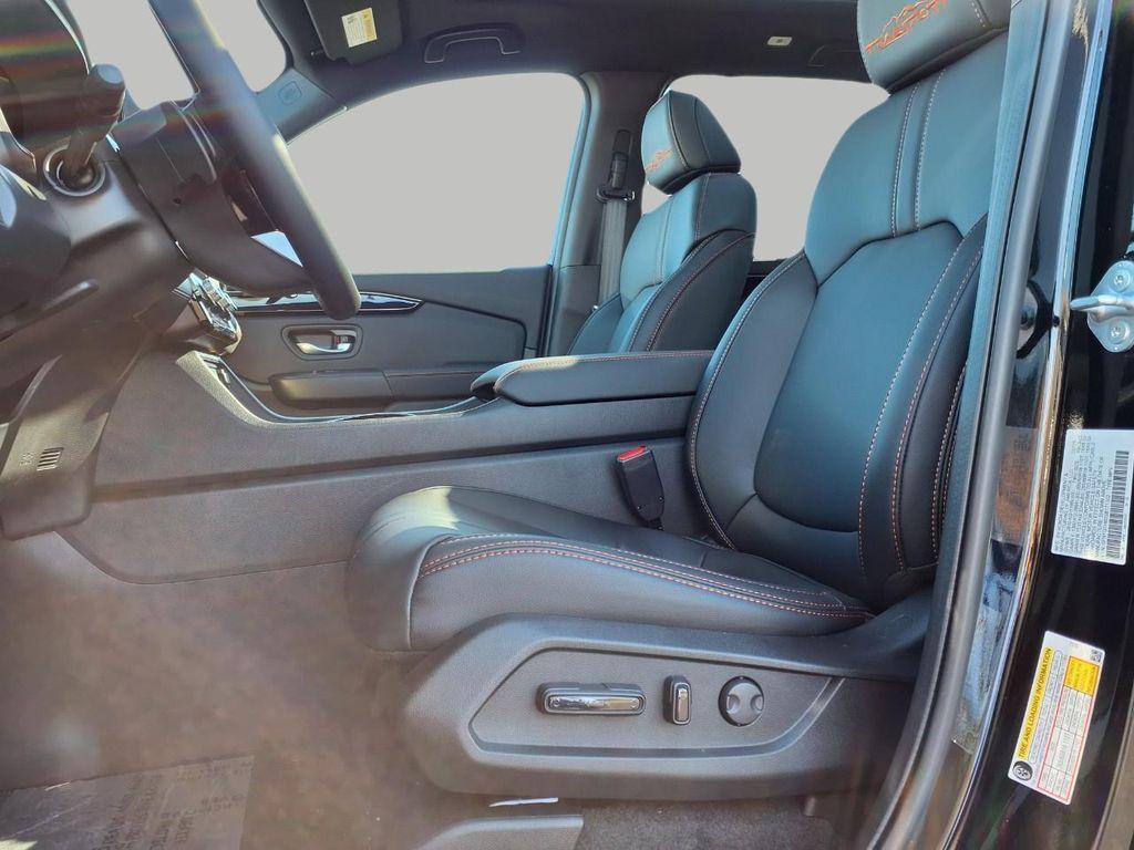 new 2025 Honda Pilot car, priced at $47,832