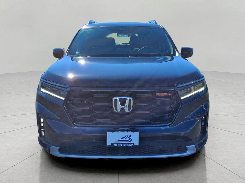 new 2025 Honda Pilot car, priced at $47,832