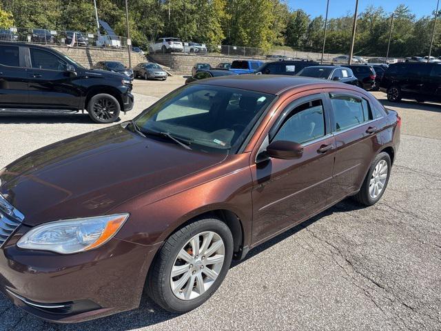 used 2013 Chrysler 200 car