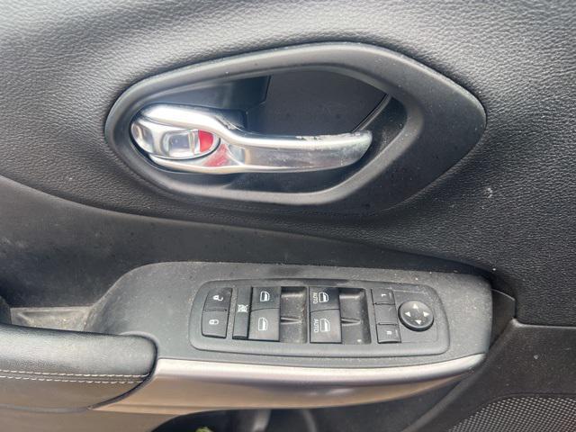 used 2021 Jeep Cherokee car, priced at $20,327