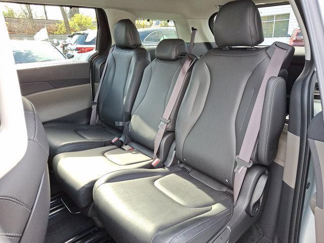 used 2025 Kia Carnival car, priced at $39,500