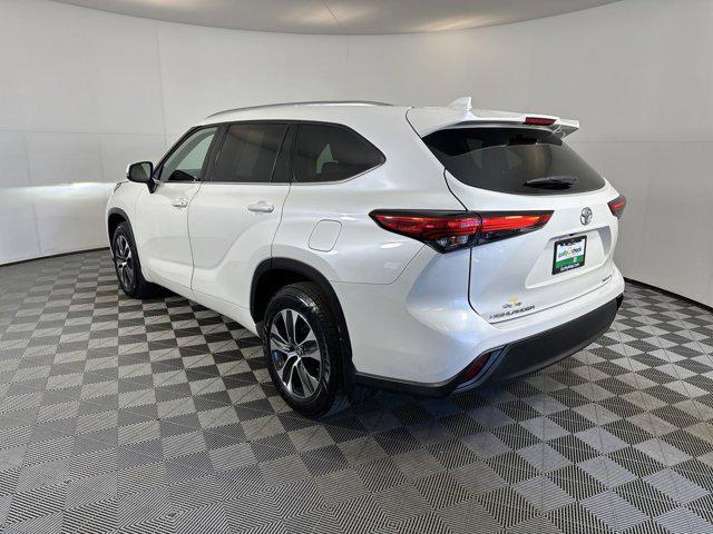 used 2021 Toyota Highlander car, priced at $29,738