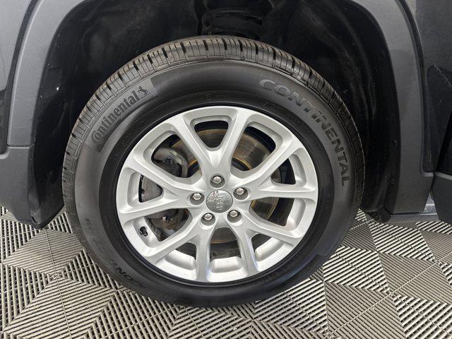 used 2018 Jeep Cherokee car, priced at $13,340