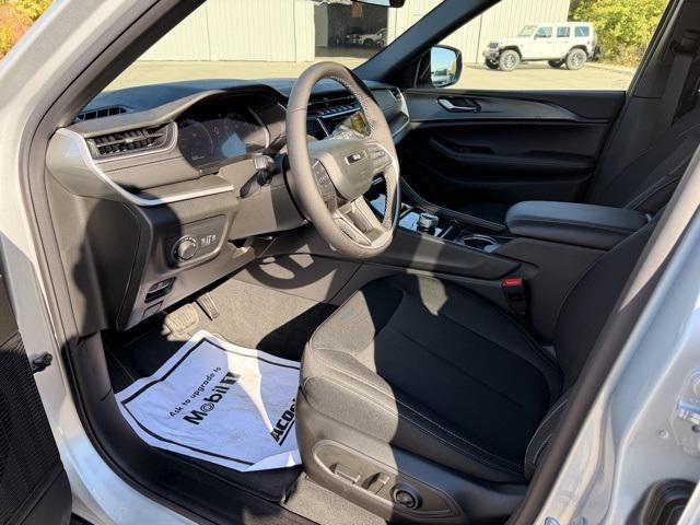 new 2025 Jeep Grand Cherokee L car, priced at $41,185