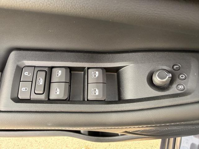 new 2025 Jeep Grand Cherokee car, priced at $38,937