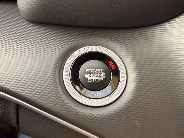 new 2025 Jeep Grand Cherokee car, priced at $38,937