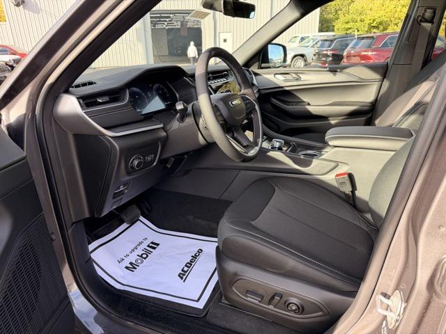 new 2025 Jeep Grand Cherokee car, priced at $38,937