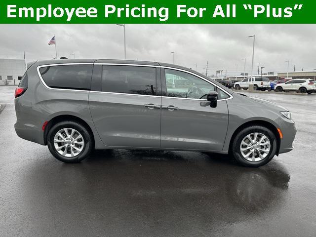 new 2025 Chrysler Pacifica car, priced at $46,839