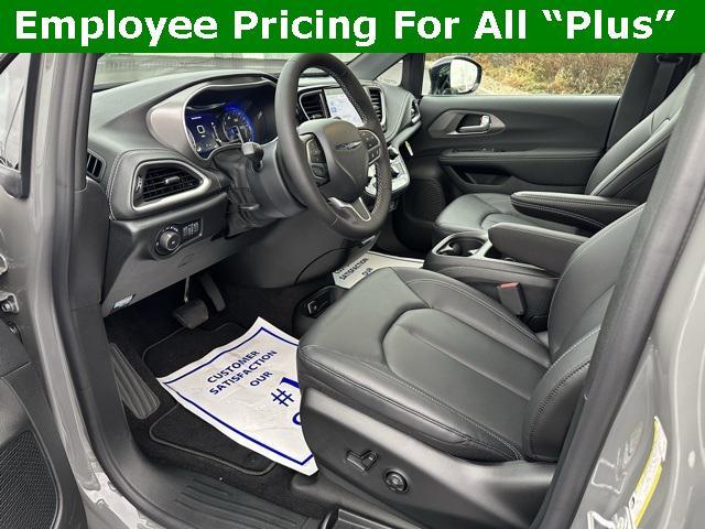 new 2025 Chrysler Pacifica car, priced at $46,839