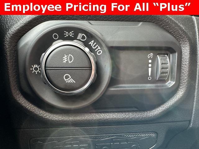new 2025 Jeep Gladiator car, priced at $45,939