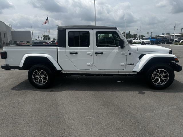 new 2025 Jeep Gladiator car, priced at $43,599