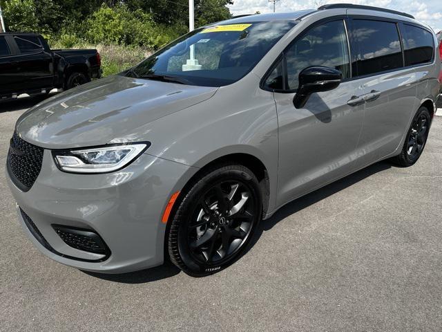 new 2025 Chrysler Pacifica car, priced at $47,520