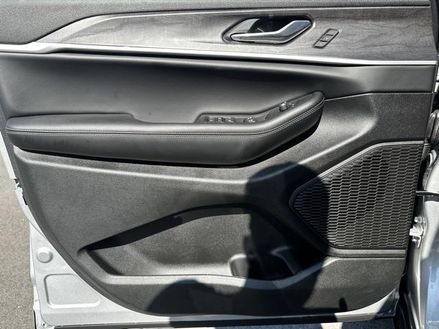 new 2025 Jeep Grand Cherokee car, priced at $43,108