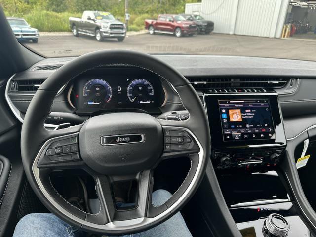 new 2025 Jeep Grand Cherokee car, priced at $42,500