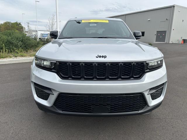 new 2025 Jeep Grand Cherokee car, priced at $42,500