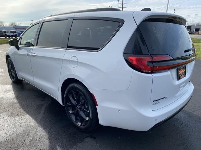 new 2024 Chrysler Pacifica car, priced at $51,864