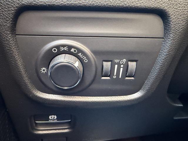 new 2025 Jeep Grand Cherokee car, priced at $39,687