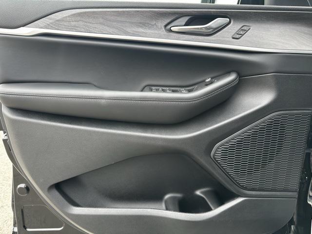 new 2025 Jeep Grand Cherokee L car, priced at $48,121