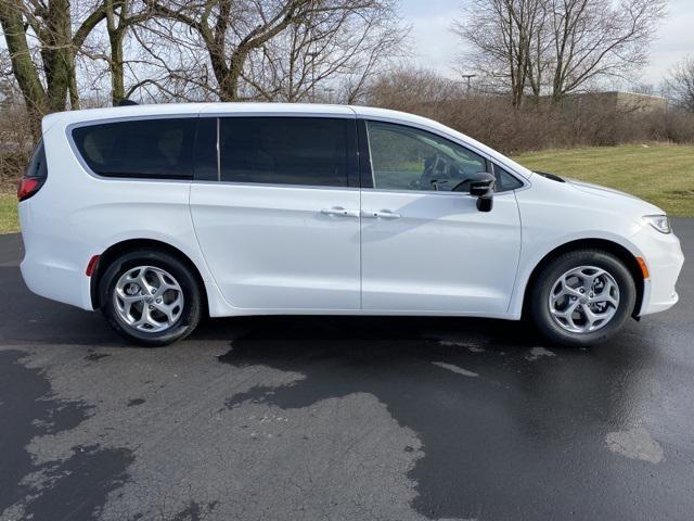 new 2024 Chrysler Pacifica car, priced at $47,038