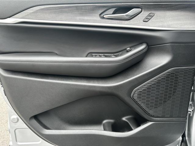 new 2025 Jeep Grand Cherokee L car, priced at $44,333