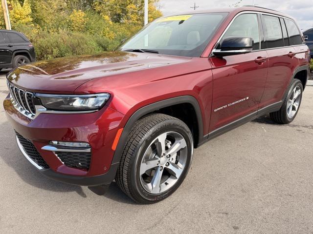 new 2025 Jeep Grand Cherokee car, priced at $49,121