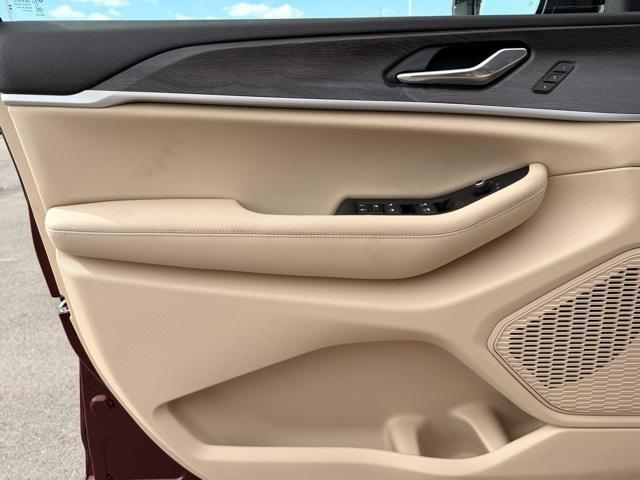 new 2025 Jeep Grand Cherokee car, priced at $49,121