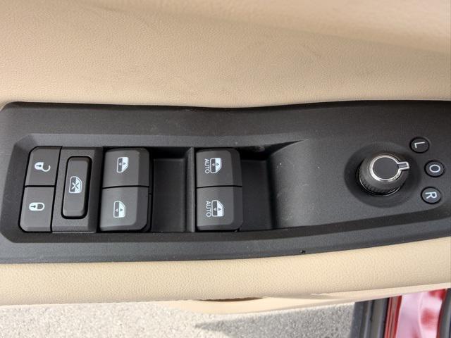 new 2025 Jeep Grand Cherokee car, priced at $49,121