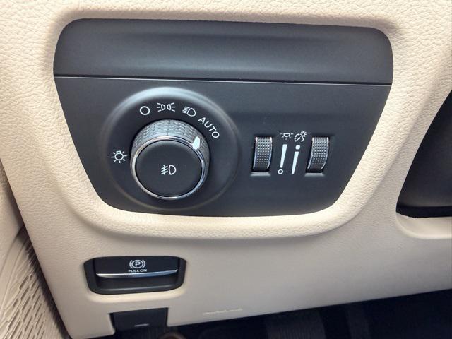 new 2025 Jeep Grand Cherokee car, priced at $49,121